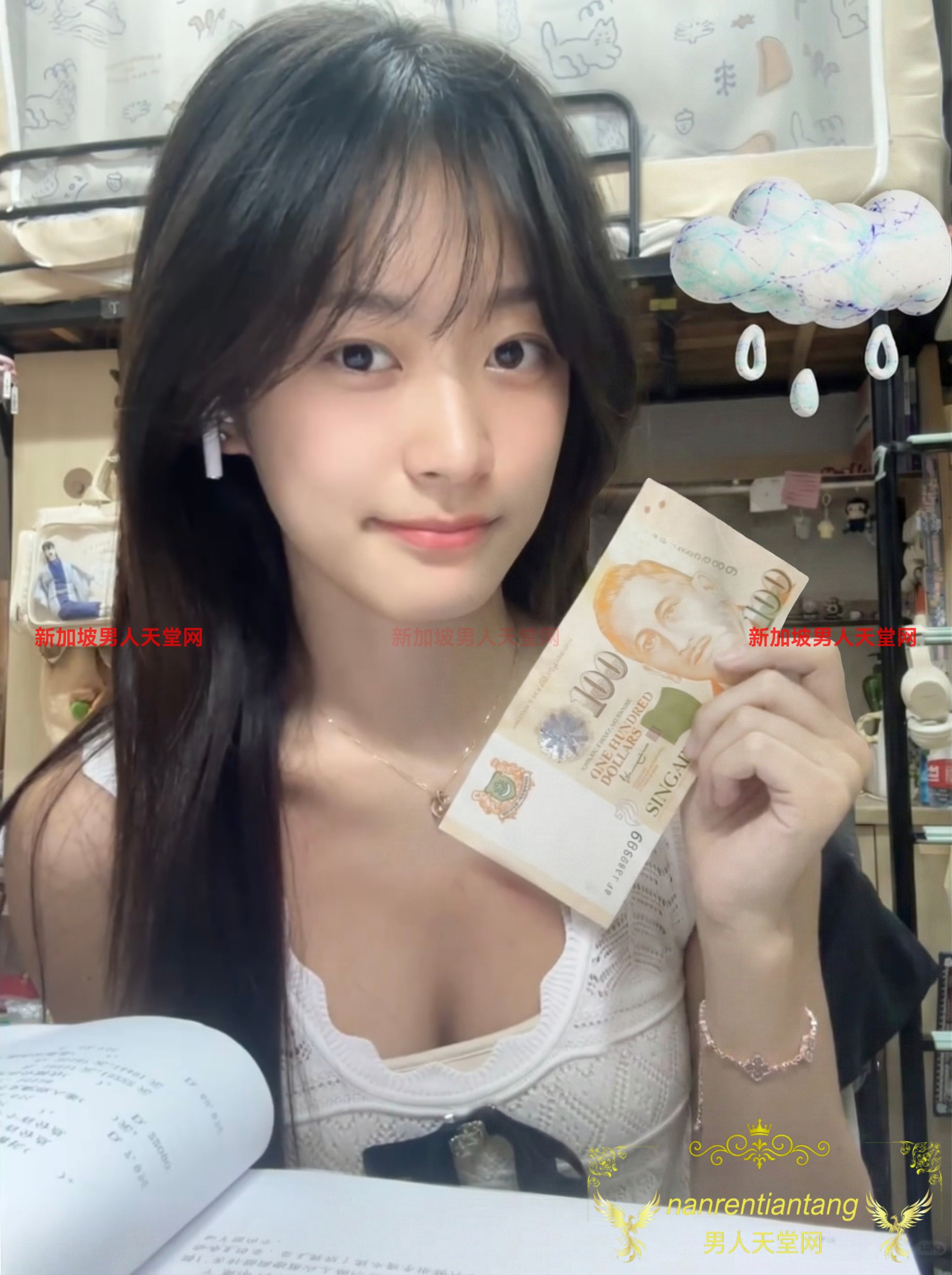 谨慎沟通场景的女性头像